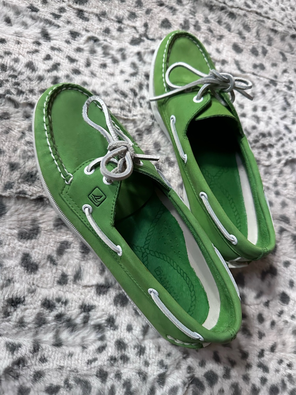 Sperry Top Siders Green Leather Loafer Boat Shoes White Trim sz Womens 8.5